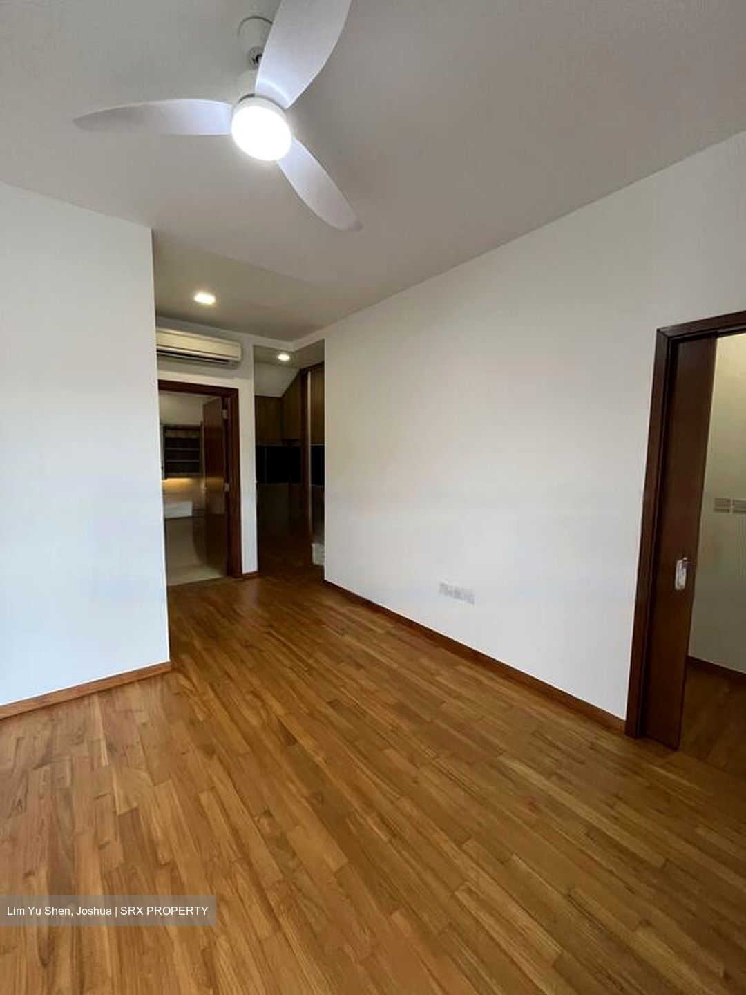 Holland Link (D10), Terrace #472830281